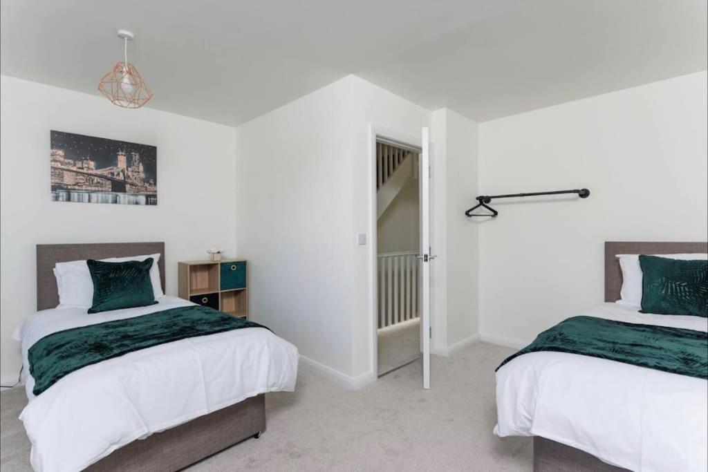 Luxury 3-Bedroom, 2-Bathroom Home Sleeps 7 People 리버풀 외부 사진