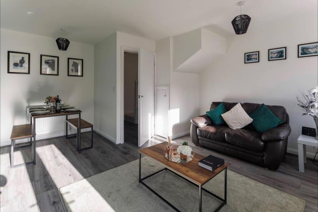 Luxury 3-Bedroom, 2-Bathroom Home Sleeps 7 People 리버풀 외부 사진