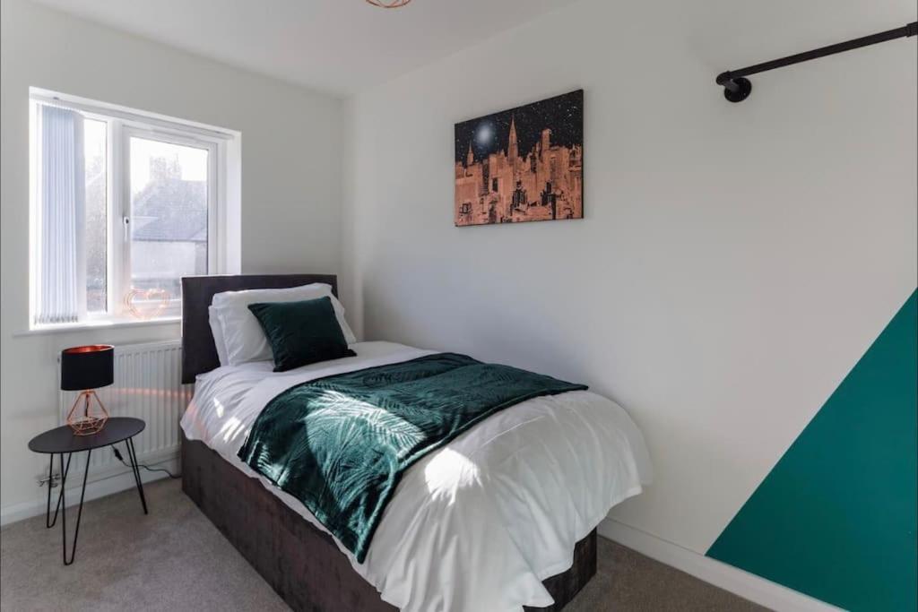 Luxury 3-Bedroom, 2-Bathroom Home Sleeps 7 People 리버풀 외부 사진
